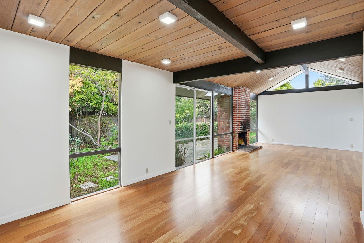 Detail Gallery Image 7 of 30 For 827 Cumberland Dr, Sunnyvale,  CA 94087 - 5 Beds | 3 Baths