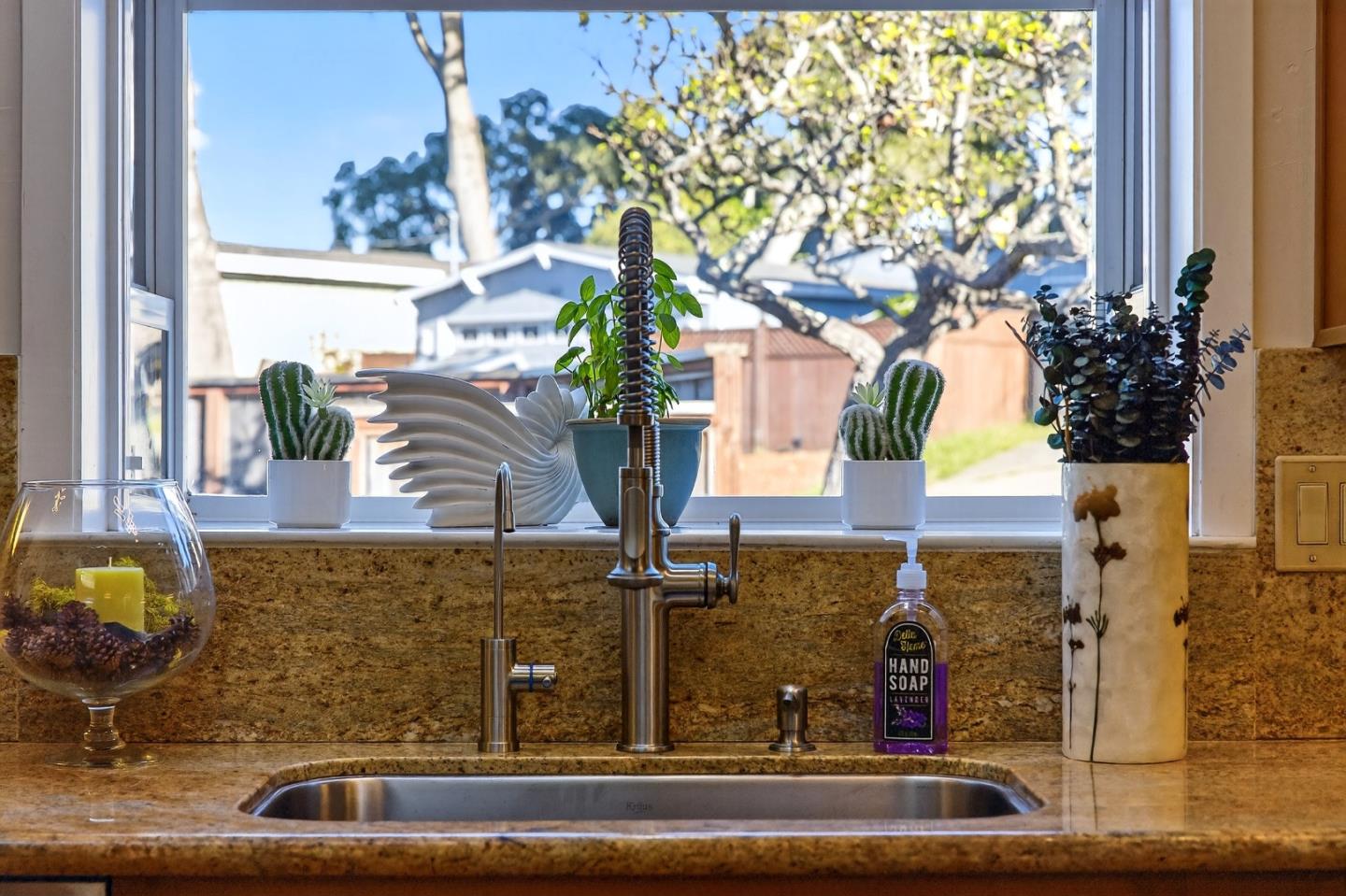 Detail Gallery Image 15 of 52 For 1122 Presidio Blvd, Pacific Grove,  CA 93950 - 3 Beds | 2 Baths