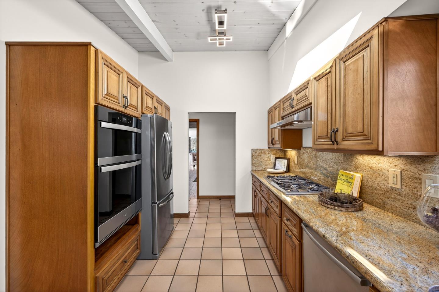 Detail Gallery Image 16 of 52 For 1122 Presidio Blvd, Pacific Grove,  CA 93950 - 3 Beds | 2 Baths