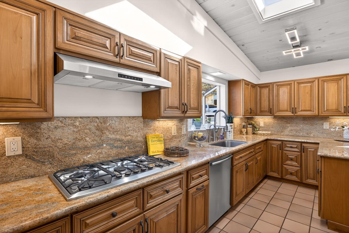 Detail Gallery Image 17 of 52 For 1122 Presidio Blvd, Pacific Grove,  CA 93950 - 3 Beds | 2 Baths