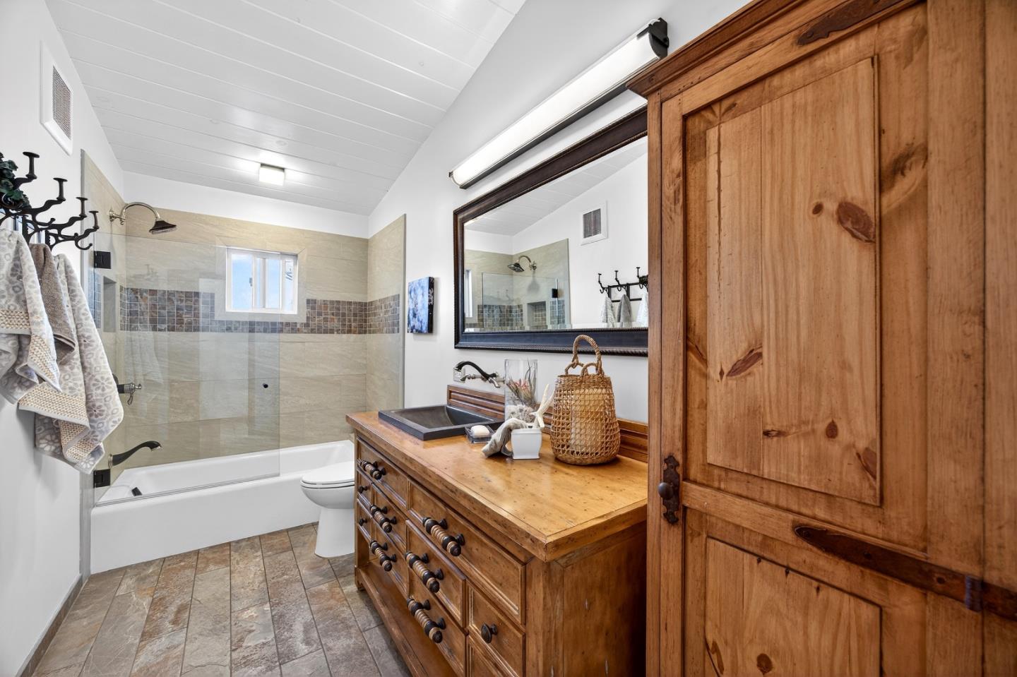 Detail Gallery Image 28 of 52 For 1122 Presidio Blvd, Pacific Grove,  CA 93950 - 3 Beds | 2 Baths