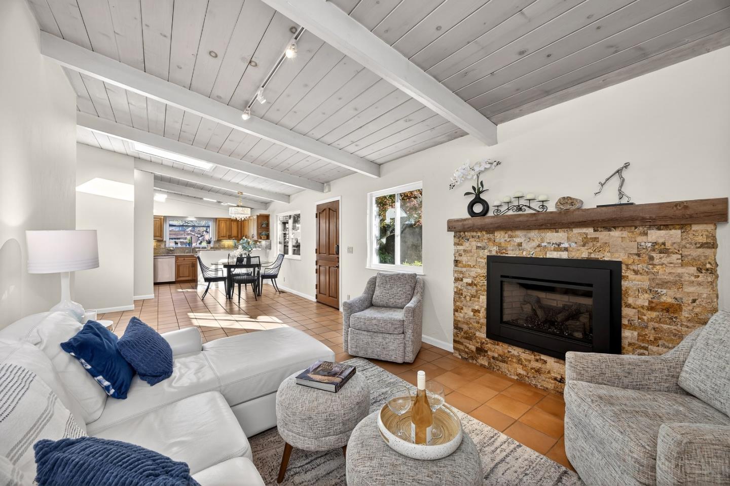 Detail Gallery Image 9 of 52 For 1122 Presidio Blvd, Pacific Grove,  CA 93950 - 3 Beds | 2 Baths