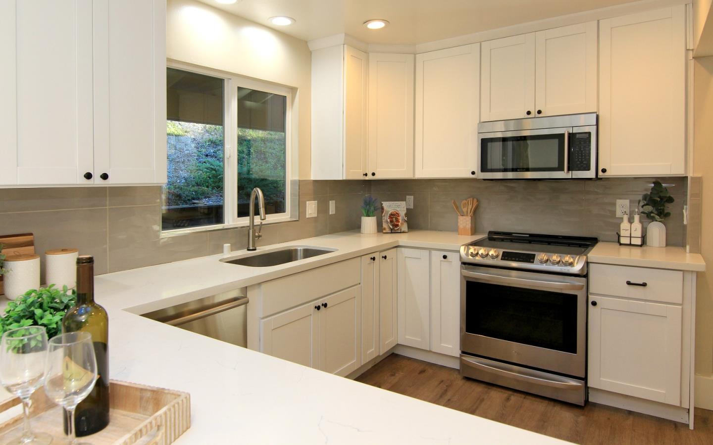 Detail Gallery Image 13 of 36 For 23416 Sunset Dr, Los Gatos,  CA 95033 - 3 Beds | 2 Baths