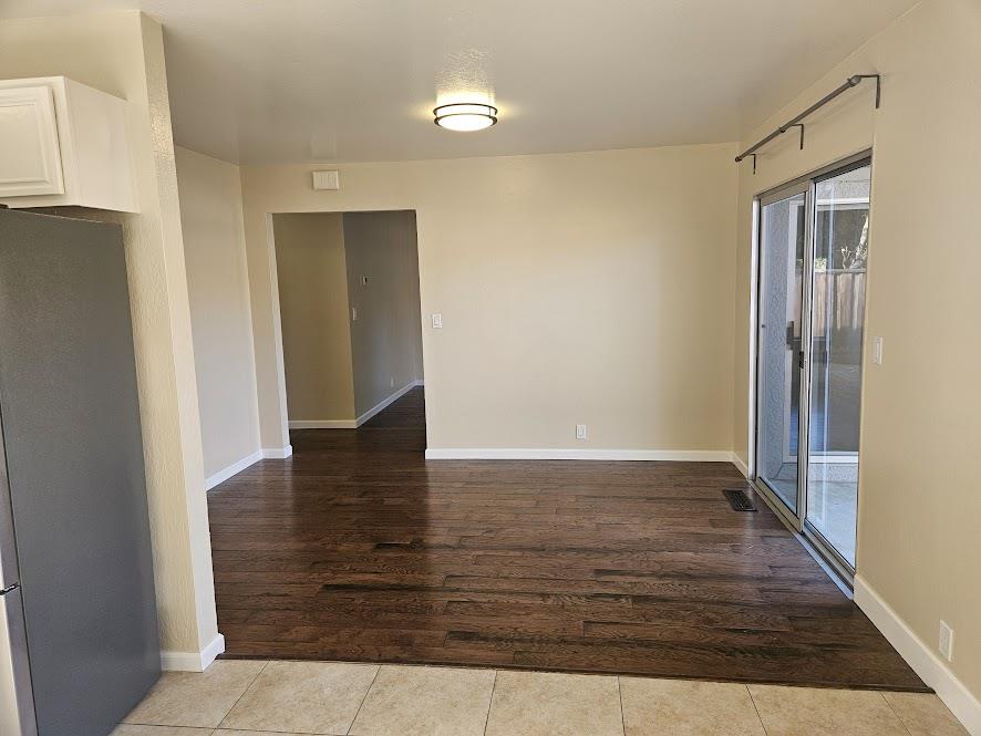 Detail Gallery Image 6 of 16 For 808 Moraga Dr, Mountain View,  CA 94041 - 2 Beds | 2 Baths