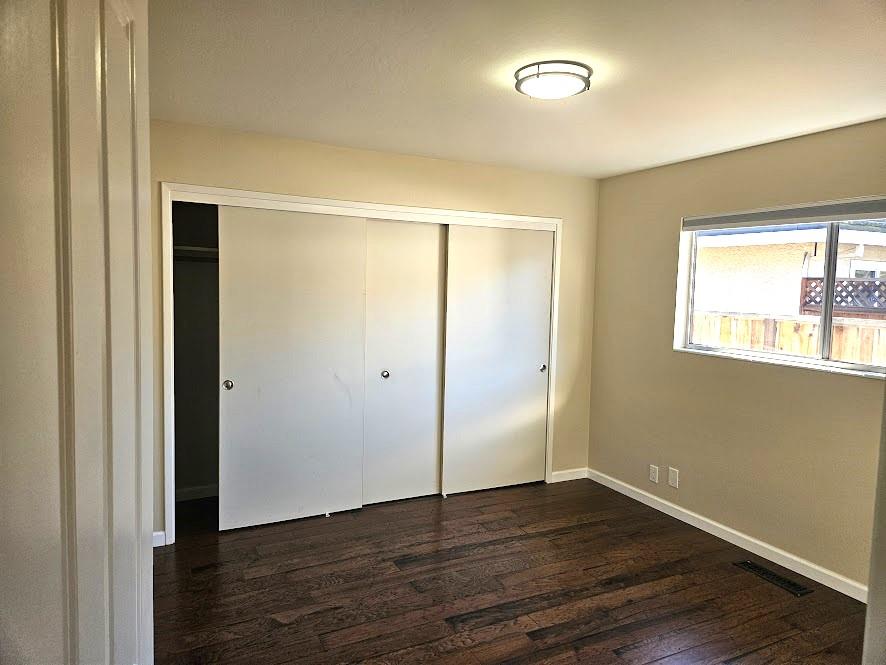 Detail Gallery Image 7 of 16 For 808 Moraga Dr, Mountain View,  CA 94041 - 2 Beds | 2 Baths