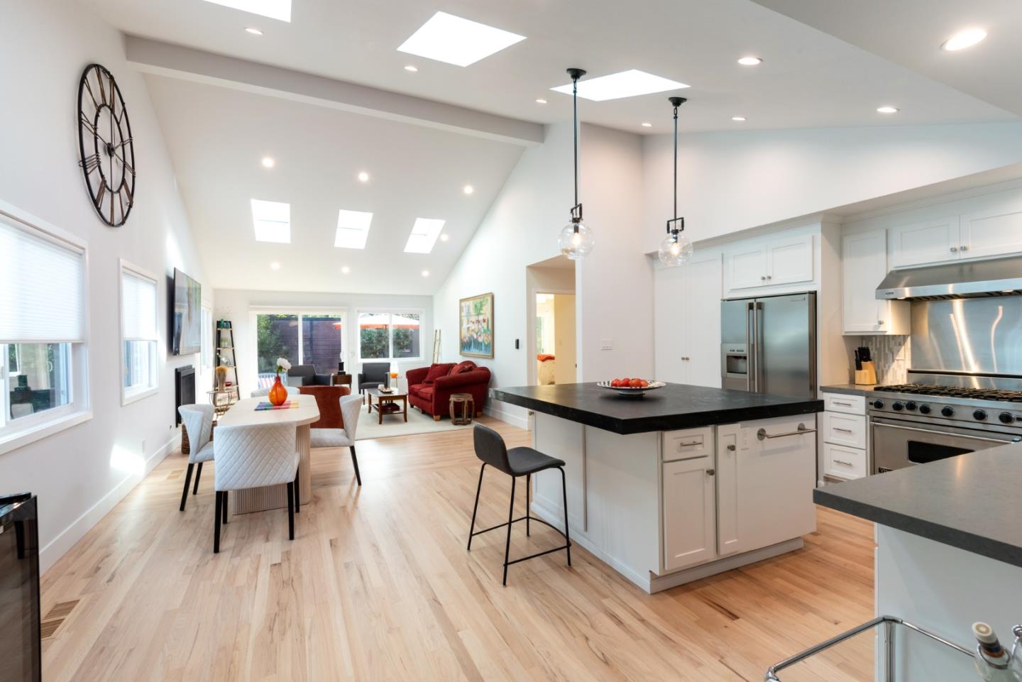 Detail Gallery Image 4 of 28 For 1891 Larkspur St, Yountville,  CA 94599 - 4 Beds | 2 Baths