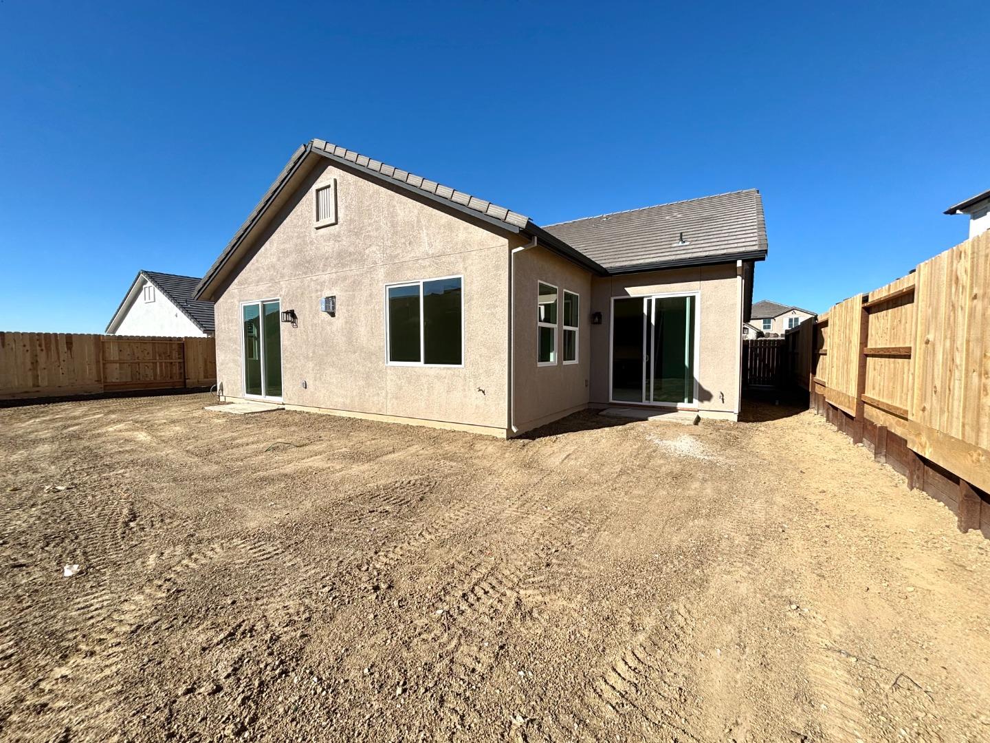 Detail Gallery Image 2 of 5 For 899 Sienna Ct, Hollister,  CA 95023 - 3 Beds | 2 Baths