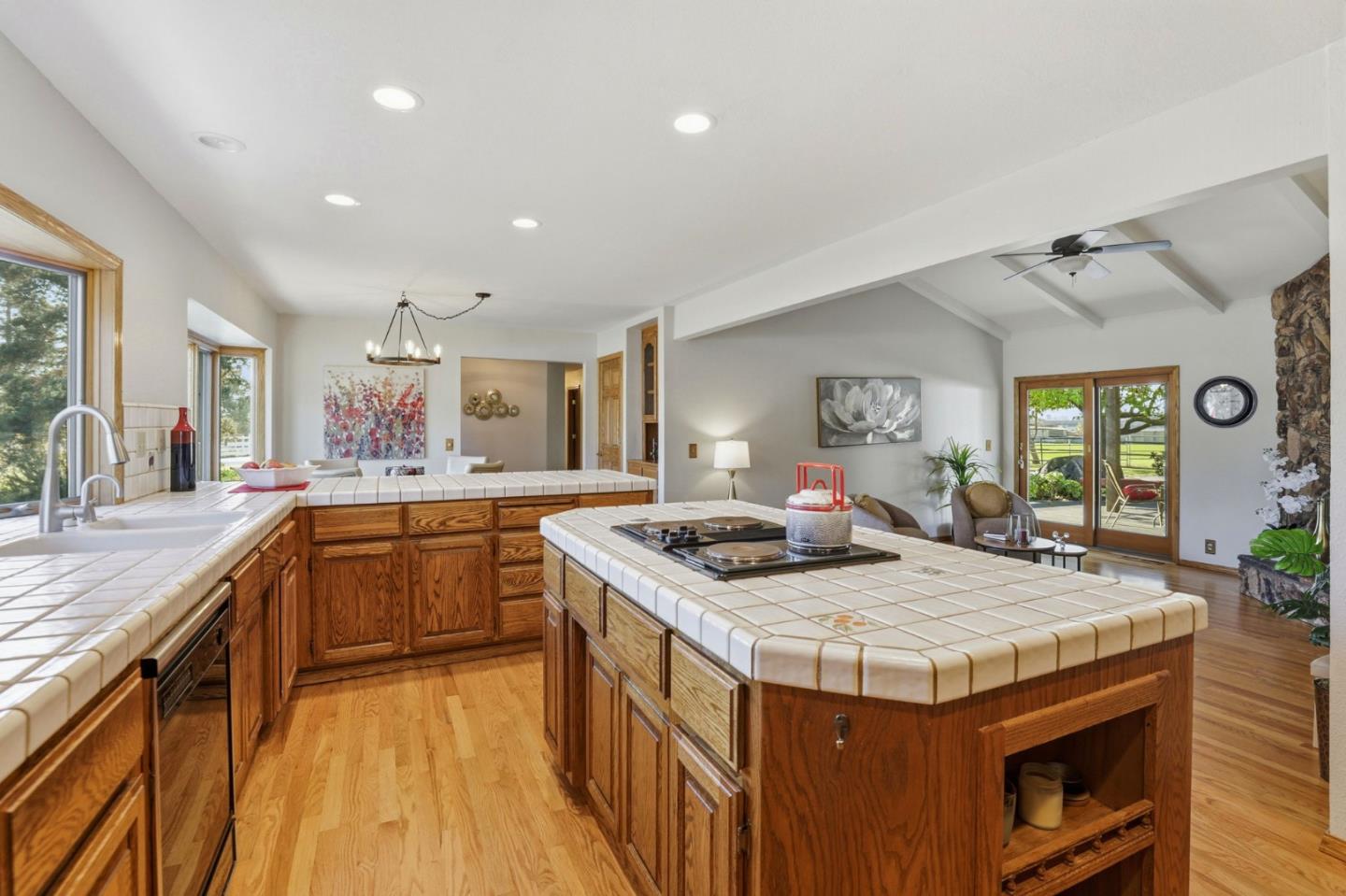 Detail Gallery Image 14 of 52 For 12101 Columbet Ave, San Martin,  CA 95046 - 3 Beds | 2 Baths