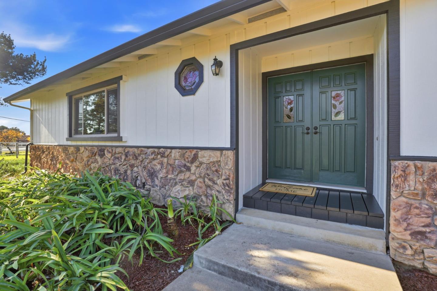 Detail Gallery Image 2 of 52 For 12101 Columbet Ave, San Martin,  CA 95046 - 3 Beds | 2 Baths