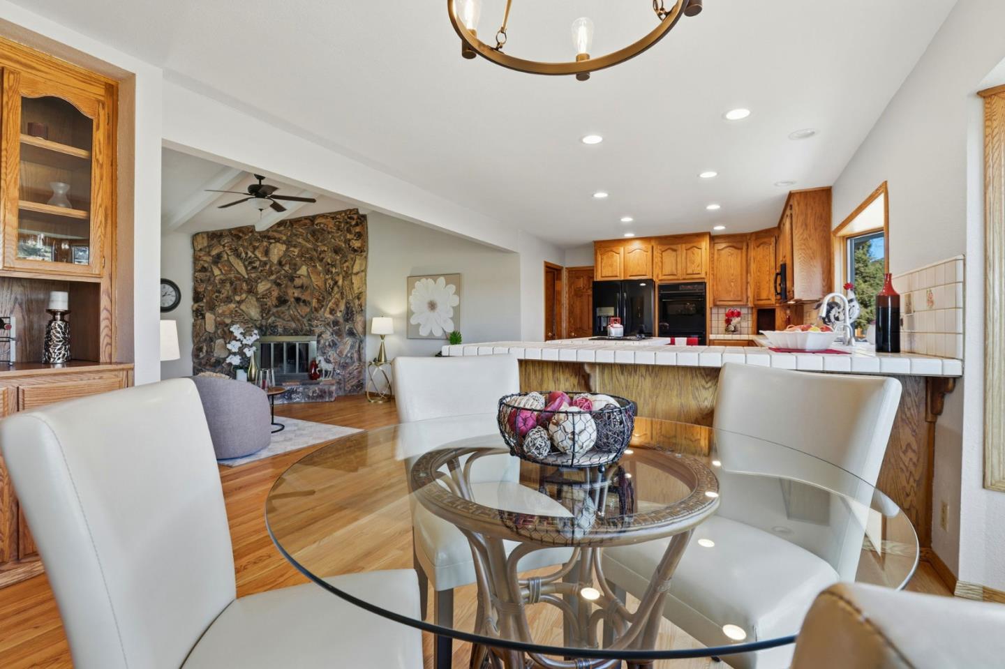 Detail Gallery Image 8 of 52 For 12101 Columbet Ave, San Martin,  CA 95046 - 3 Beds | 2 Baths