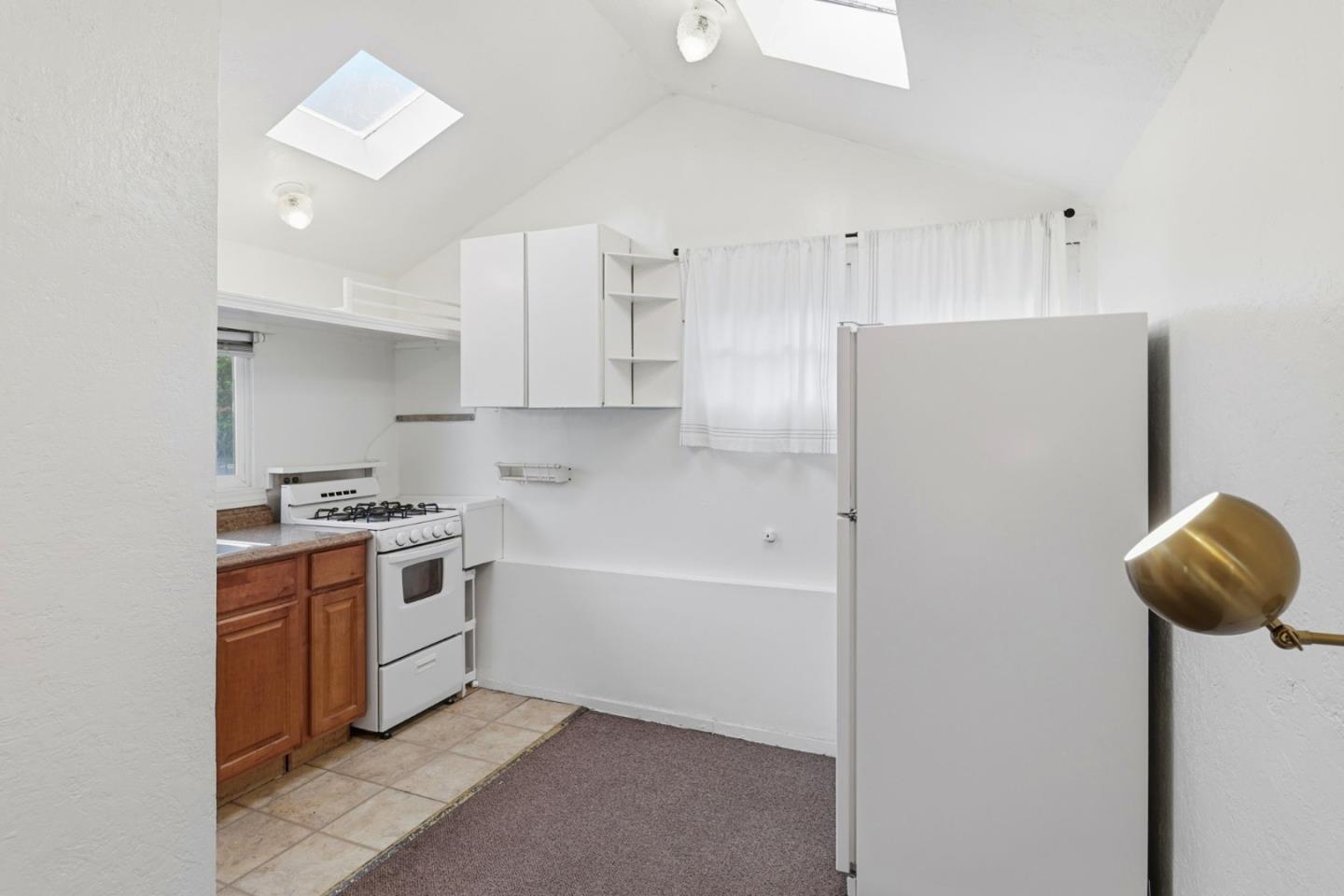 Detail Gallery Image 6 of 25 For 500 Humboldt Rd #B,  Brisbane,  CA 94005 - 1 Beds | 1 Baths