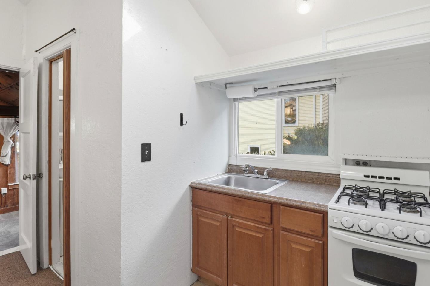 Detail Gallery Image 7 of 25 For 500 Humboldt Rd #B,  Brisbane,  CA 94005 - 1 Beds | 1 Baths