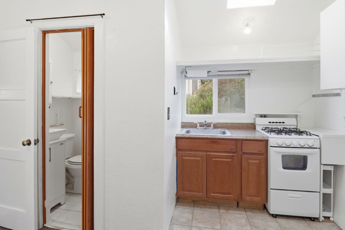 Detail Gallery Image 9 of 25 For 500 Humboldt Rd #B,  Brisbane,  CA 94005 - 1 Beds | 1 Baths
