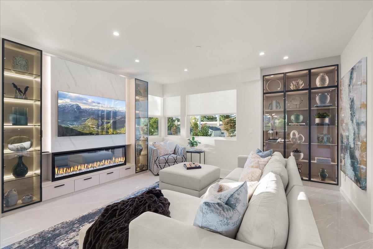 Detail Gallery Image 15 of 61 For 22540 Stevens Creek Blvd, Cupertino,  CA 95014 - 4 Beds | 4 Baths