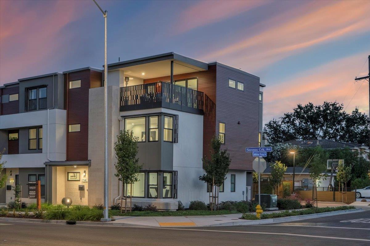 Detail Gallery Image 5 of 61 For 22540 Stevens Creek Blvd, Cupertino,  CA 95014 - 4 Beds | 4 Baths