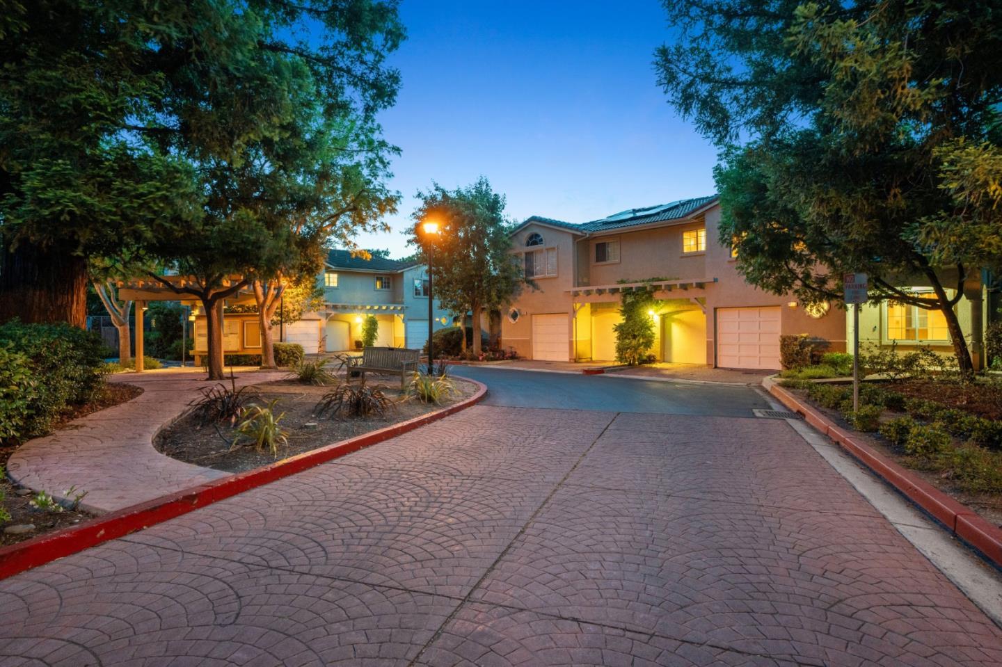 Detail Gallery Image 10 of 46 For 428 Bella Corte, Mountain View,  CA 94043 - 4 Beds | 2/1 Baths