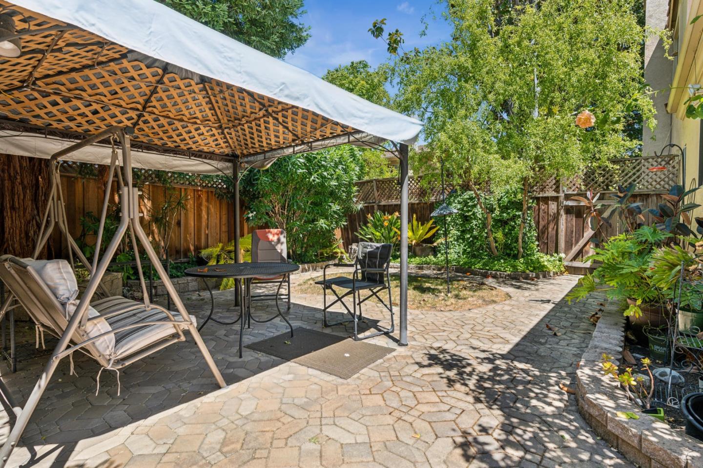 Detail Gallery Image 14 of 46 For 428 Bella Corte, Mountain View,  CA 94043 - 4 Beds | 2/1 Baths