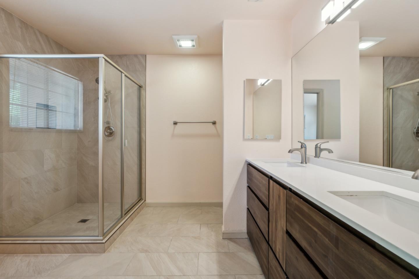 Detail Gallery Image 25 of 46 For 428 Bella Corte, Mountain View,  CA 94043 - 4 Beds | 2/1 Baths