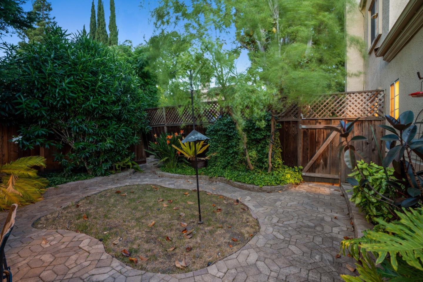 Detail Gallery Image 26 of 46 For 428 Bella Corte, Mountain View,  CA 94043 - 4 Beds | 2/1 Baths