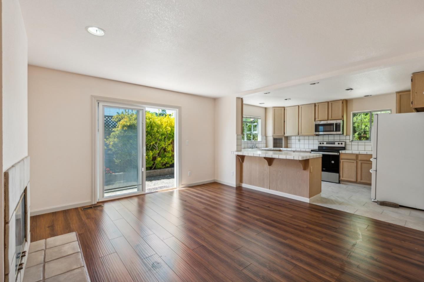 Detail Gallery Image 27 of 46 For 428 Bella Corte, Mountain View,  CA 94043 - 4 Beds | 2/1 Baths