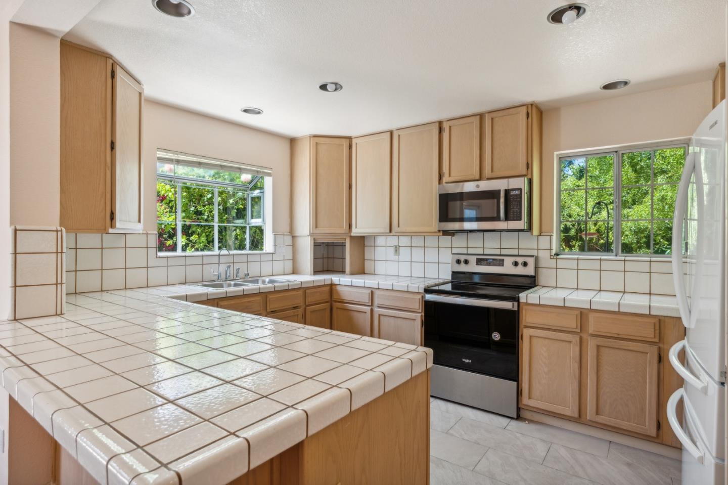 Detail Gallery Image 30 of 46 For 428 Bella Corte, Mountain View,  CA 94043 - 4 Beds | 2/1 Baths