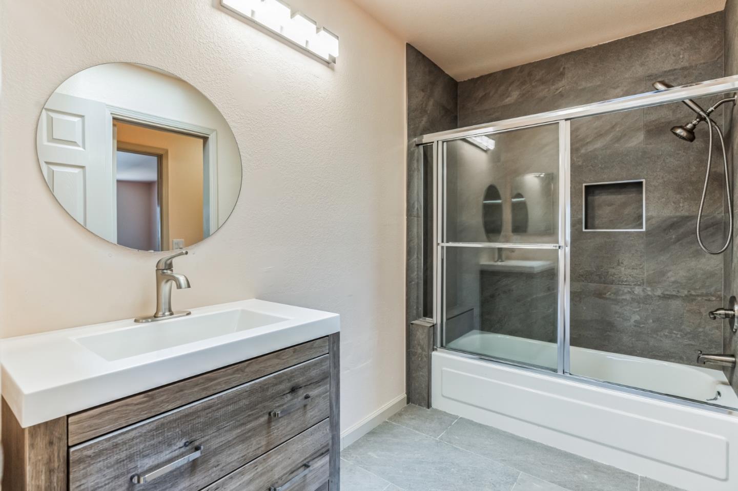 Detail Gallery Image 31 of 46 For 428 Bella Corte, Mountain View,  CA 94043 - 4 Beds | 2/1 Baths