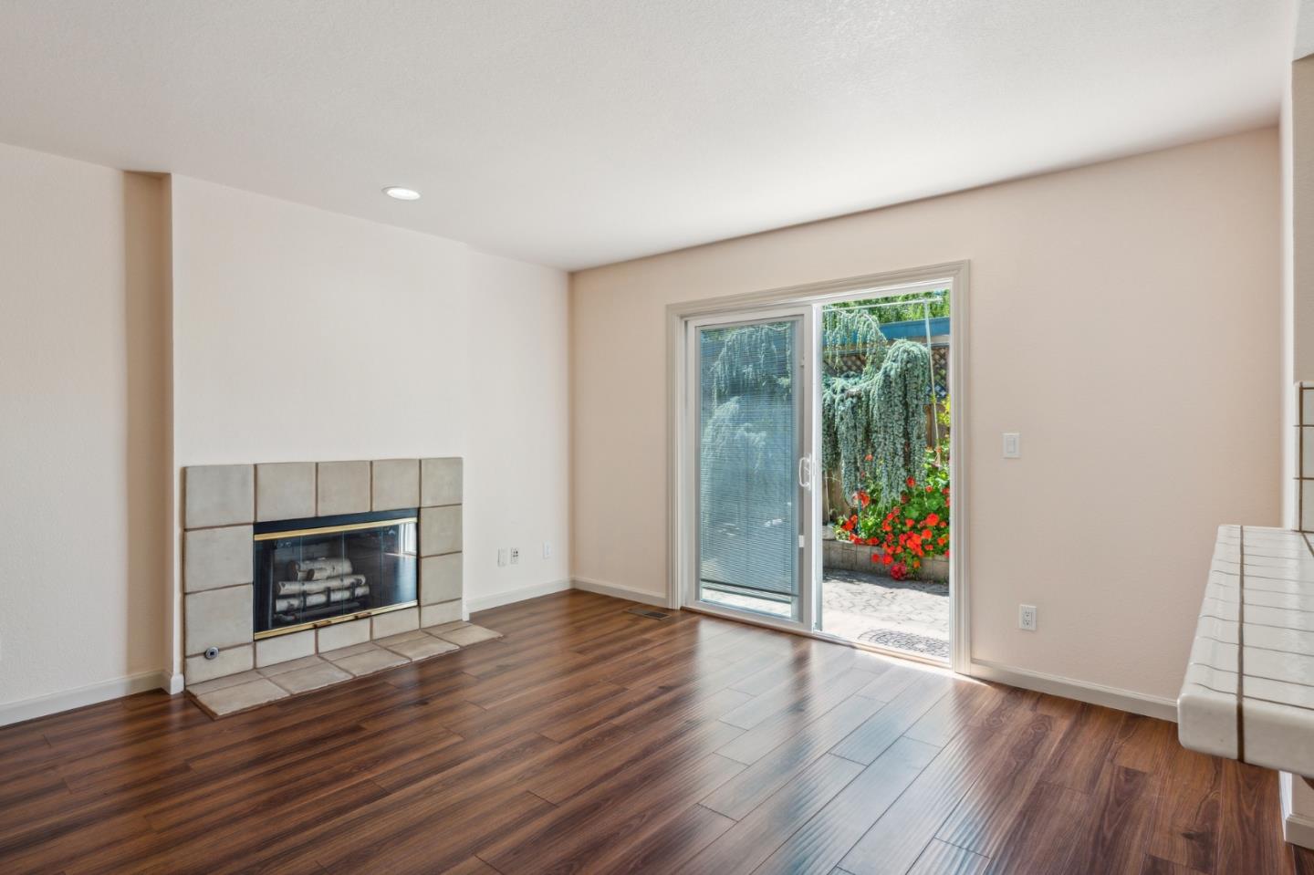 Detail Gallery Image 35 of 46 For 428 Bella Corte, Mountain View,  CA 94043 - 4 Beds | 2/1 Baths