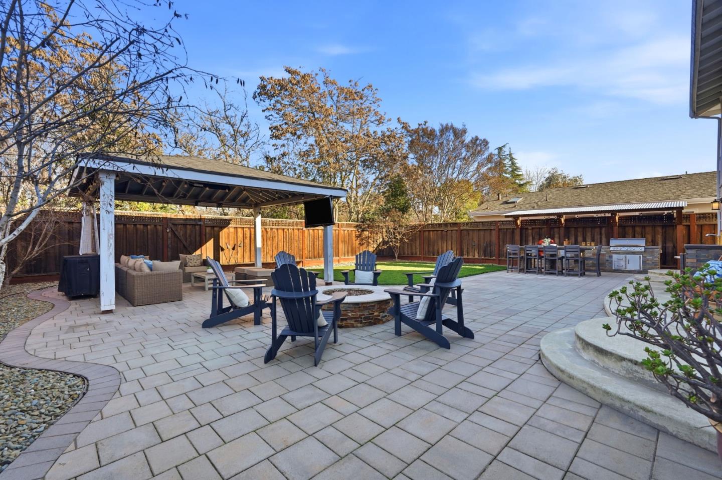 Detail Gallery Image 25 of 32 For 1556 Creek Dr, San Jose,  CA 95125 - 4 Beds | 2/1 Baths