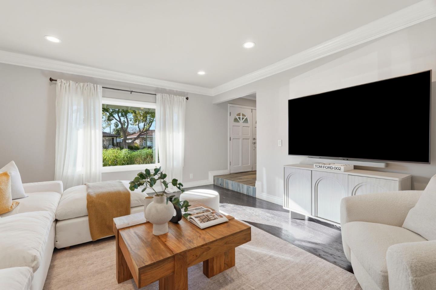 Detail Gallery Image 4 of 32 For 1556 Creek Dr, San Jose,  CA 95125 - 4 Beds | 2/1 Baths