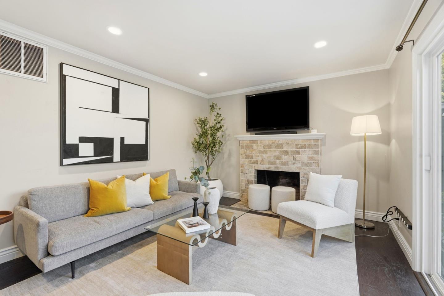 Detail Gallery Image 6 of 32 For 1556 Creek Dr, San Jose,  CA 95125 - 4 Beds | 2/1 Baths