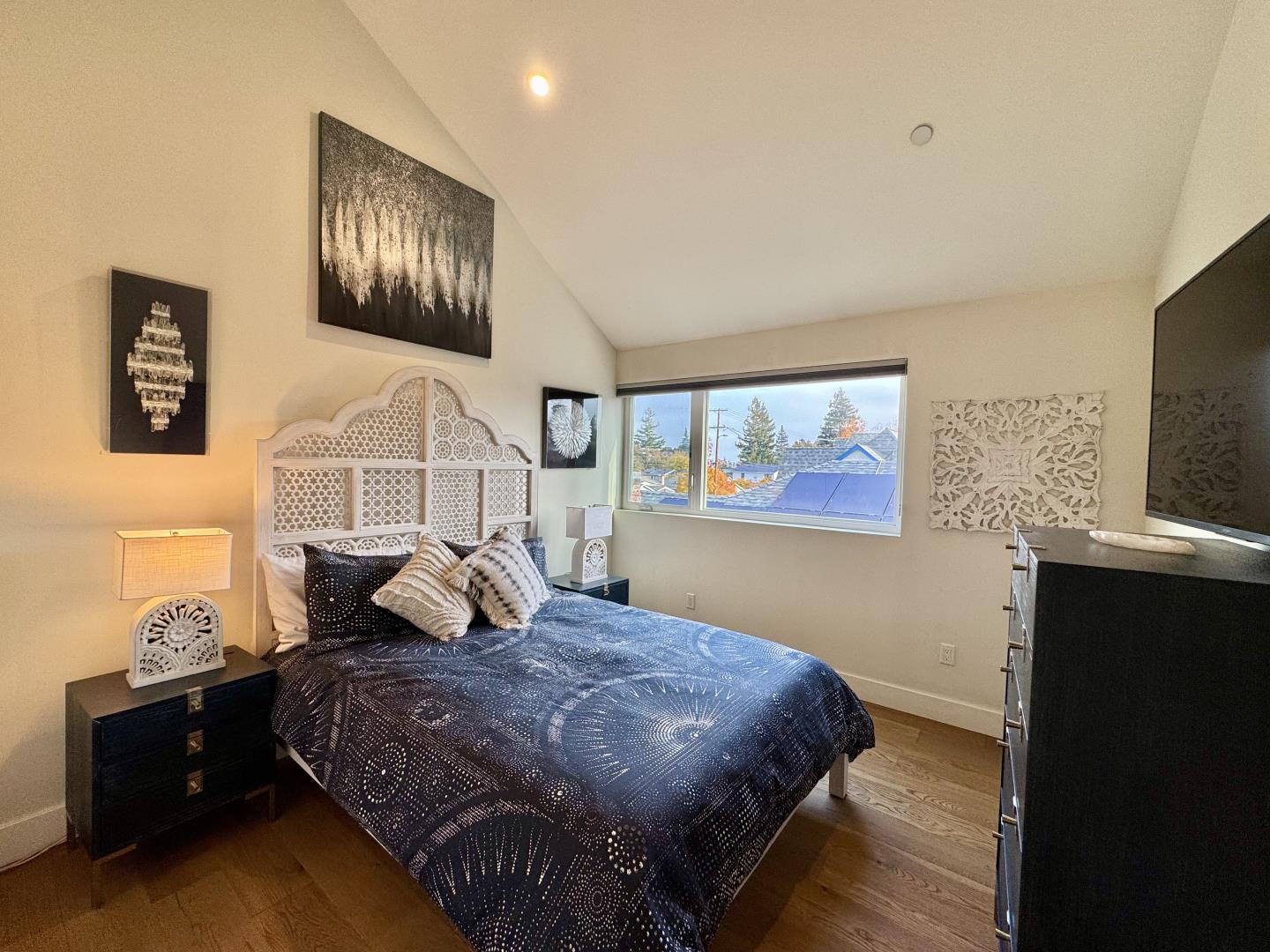 Detail Gallery Image 24 of 35 For 16 Hillview Ave, Redwood City,  CA 94062 - 4 Beds | 3 Baths