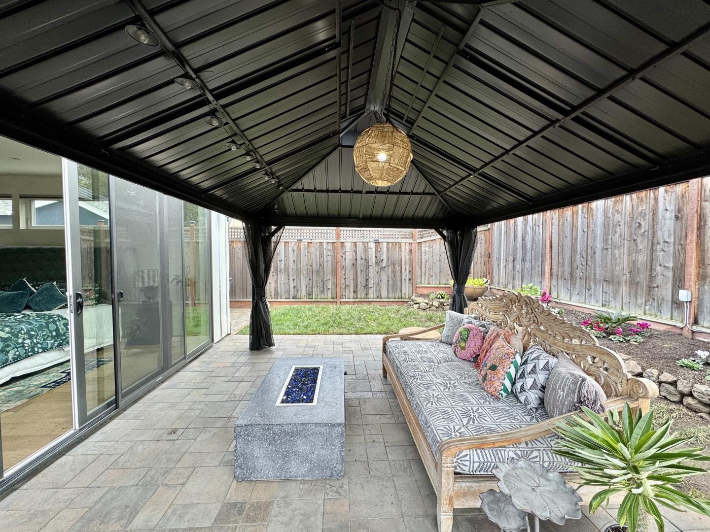 Detail Gallery Image 28 of 35 For 16 Hillview Ave, Redwood City,  CA 94062 - 4 Beds | 3 Baths