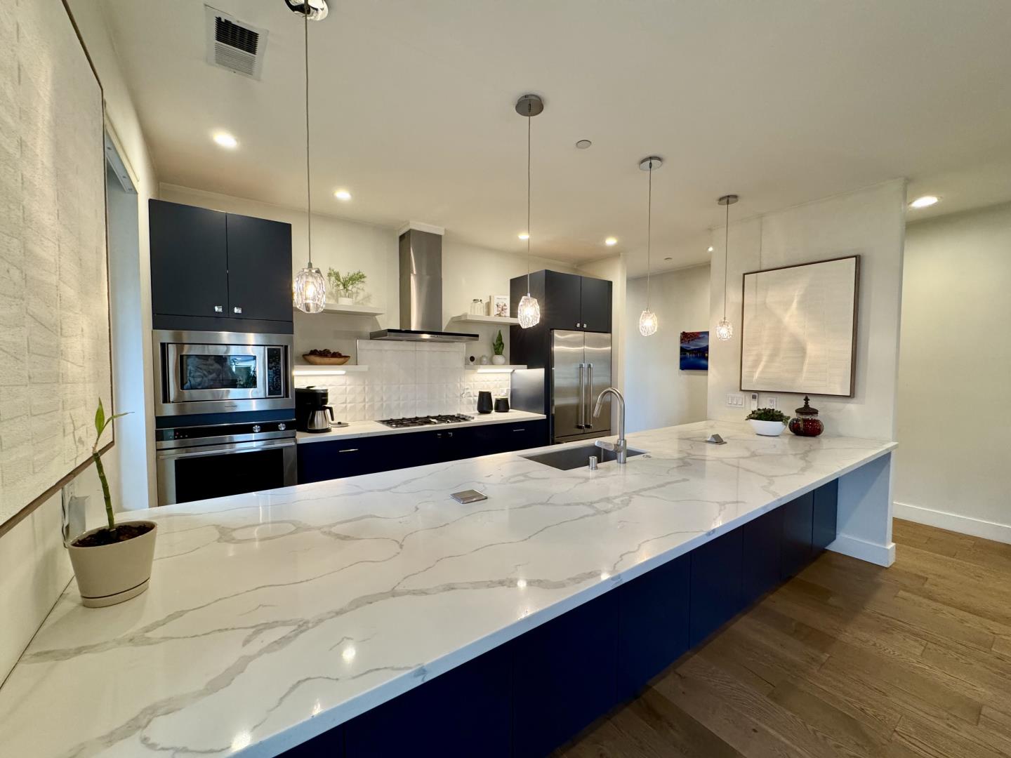 Detail Gallery Image 3 of 35 For 16 Hillview Ave, Redwood City,  CA 94062 - 4 Beds | 3 Baths