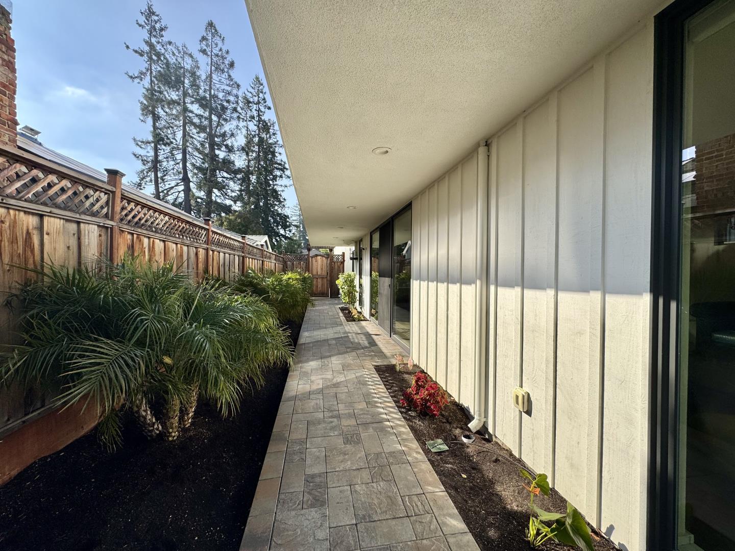 Detail Gallery Image 31 of 35 For 16 Hillview Ave, Redwood City,  CA 94062 - 4 Beds | 3 Baths