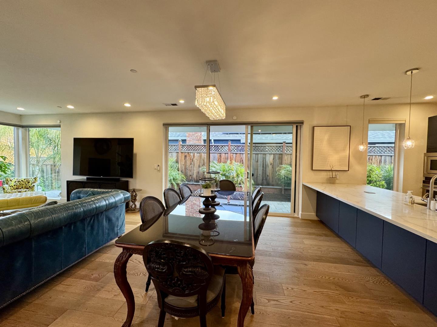 Detail Gallery Image 5 of 35 For 16 Hillview Ave, Redwood City,  CA 94062 - 4 Beds | 3 Baths