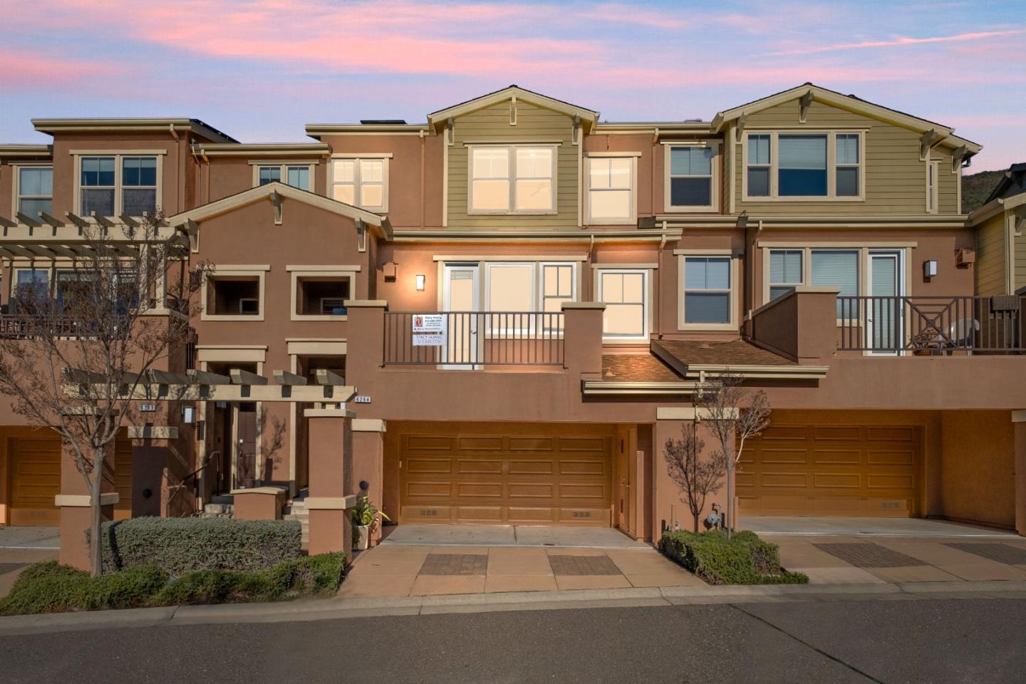 Detail Gallery Image 2 of 49 For 6264 Rocky Point Ct, Oakland,  CA 94605 - 4 Beds | 3 Baths