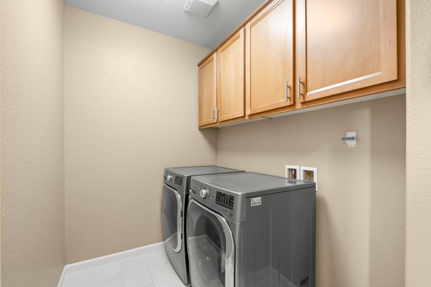 Detail Gallery Image 29 of 49 For 6264 Rocky Point Ct, Oakland,  CA 94605 - 4 Beds | 3 Baths