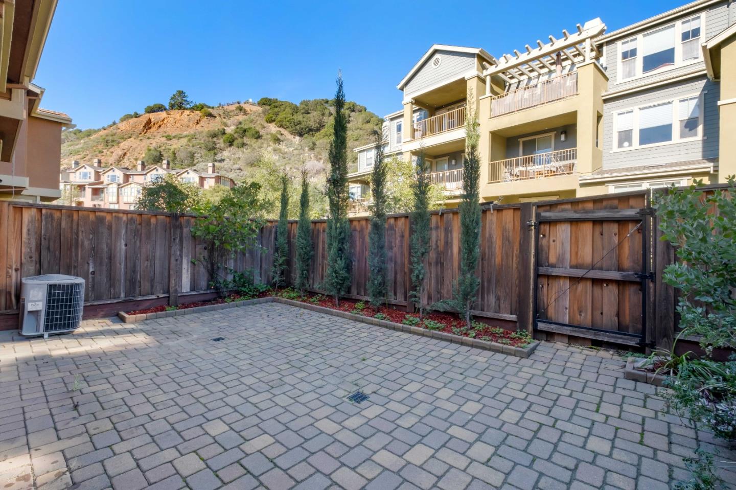 Detail Gallery Image 36 of 49 For 6264 Rocky Point Ct, Oakland,  CA 94605 - 4 Beds | 3 Baths