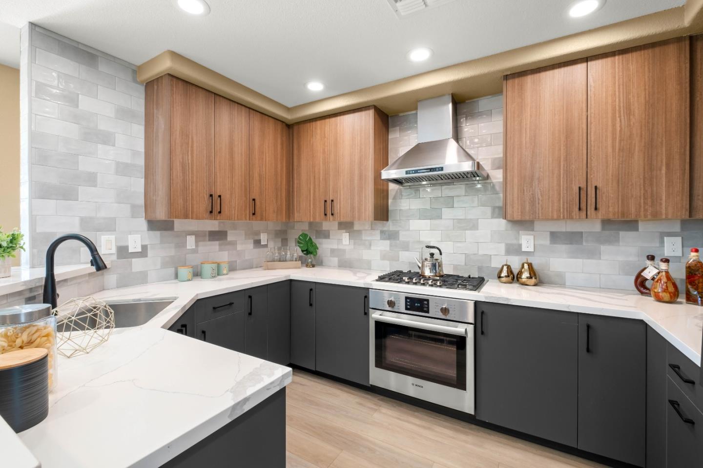 Detail Gallery Image 5 of 49 For 6264 Rocky Point Ct, Oakland,  CA 94605 - 4 Beds | 3 Baths