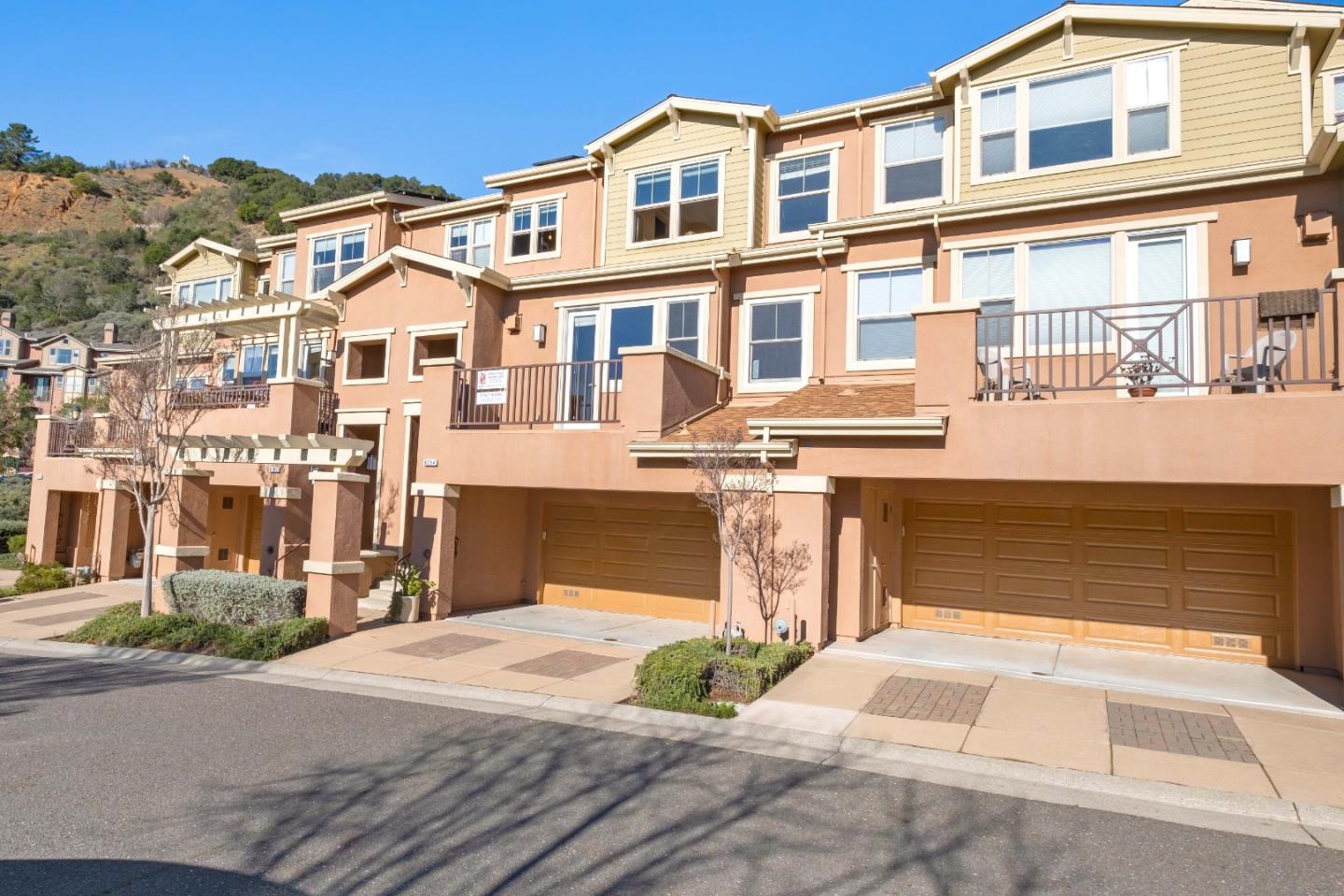 Detail Gallery Image 8 of 49 For 6264 Rocky Point Ct, Oakland,  CA 94605 - 4 Beds | 3 Baths