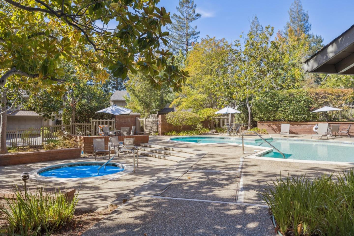 Detail Gallery Image 19 of 21 For 402 Sand Hill Cir, Menlo Park,  CA 94025 - 3 Beds | 2/1 Baths