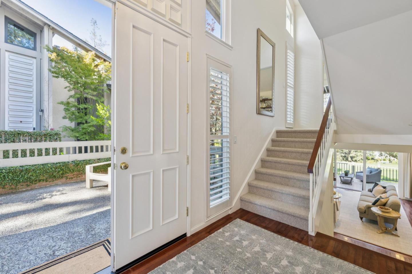 Detail Gallery Image 3 of 21 For 402 Sand Hill Cir, Menlo Park,  CA 94025 - 3 Beds | 2/1 Baths