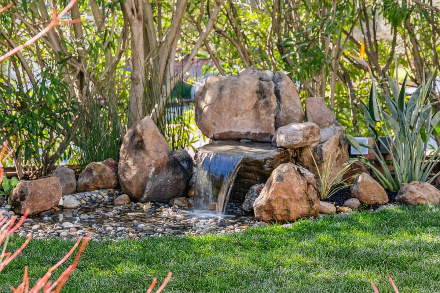 Detail Gallery Image 3 of 78 For 900 Highlands Cir, Los Altos,  CA 94024 - 6 Beds | 3/1 Baths