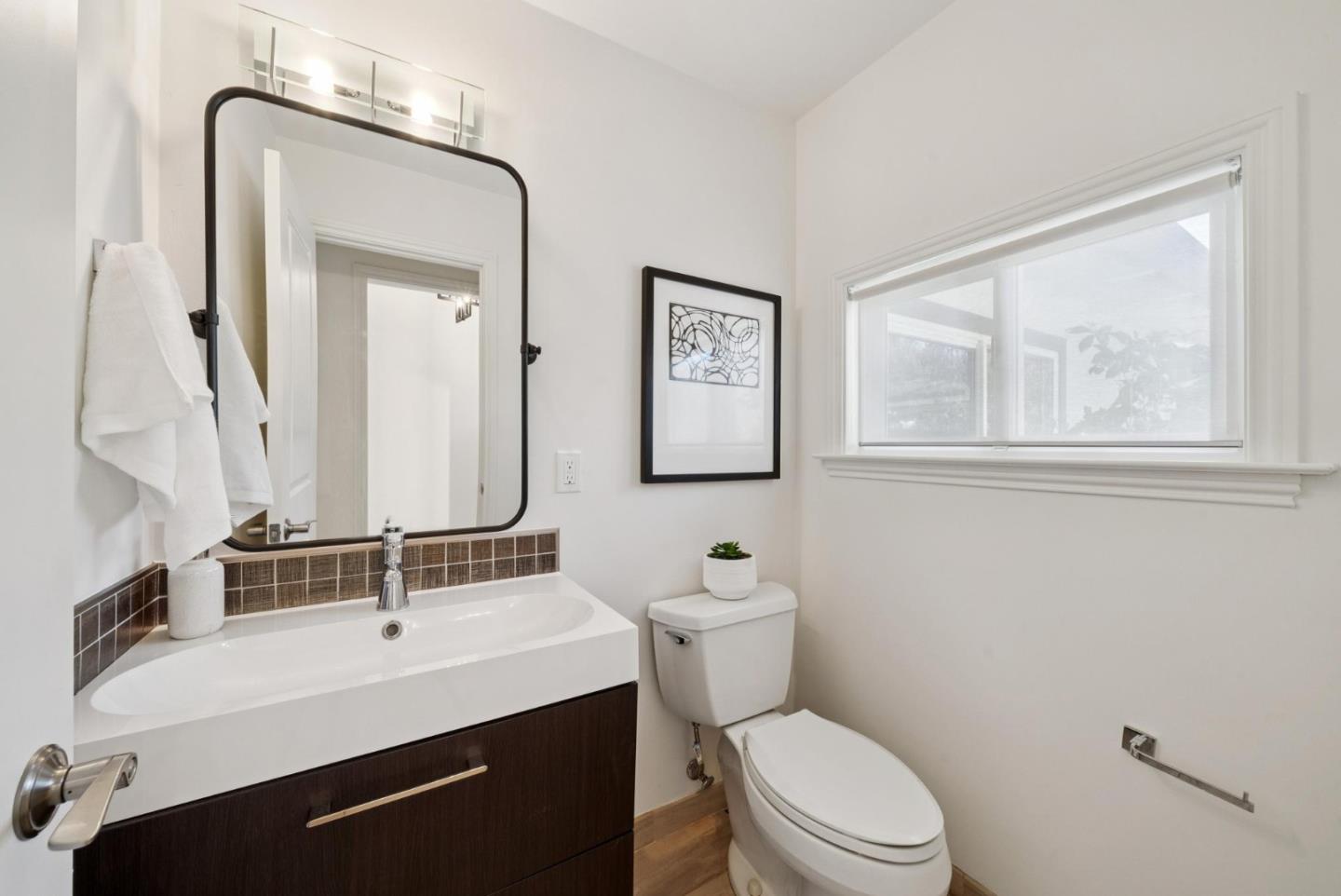 Detail Gallery Image 32 of 78 For 900 Highlands Cir, Los Altos,  CA 94024 - 6 Beds | 3/1 Baths