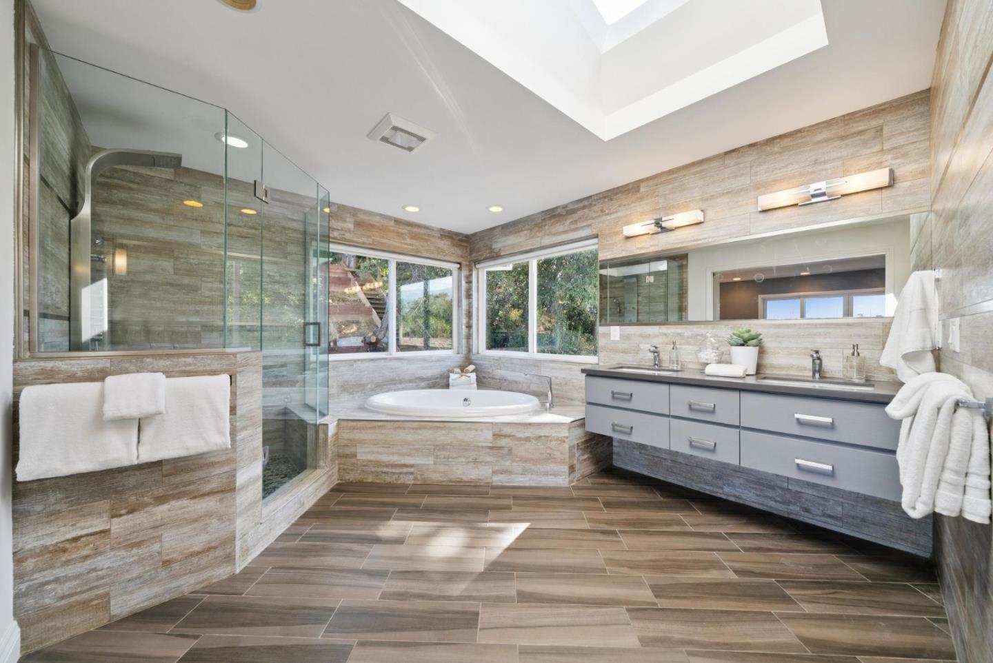 Detail Gallery Image 42 of 78 For 900 Highlands Cir, Los Altos,  CA 94024 - 6 Beds | 3/1 Baths