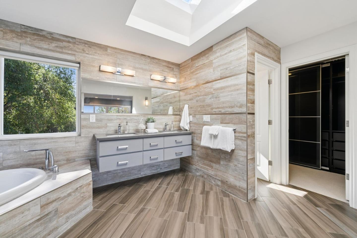 Detail Gallery Image 44 of 78 For 900 Highlands Cir, Los Altos,  CA 94024 - 6 Beds | 3/1 Baths