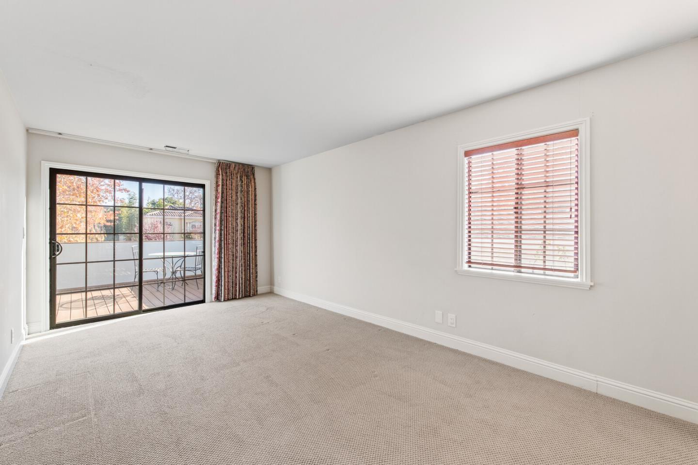 Detail Gallery Image 12 of 18 For 2412 Hillside Dr, Burlingame,  CA 94010 - 4 Beds | 3/1 Baths