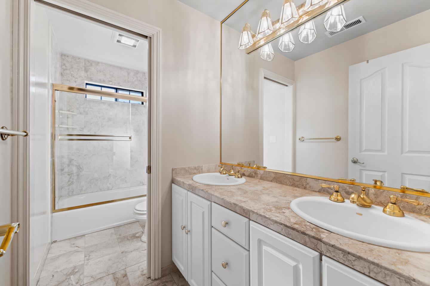 Detail Gallery Image 15 of 18 For 2412 Hillside Dr, Burlingame,  CA 94010 - 4 Beds | 3/1 Baths