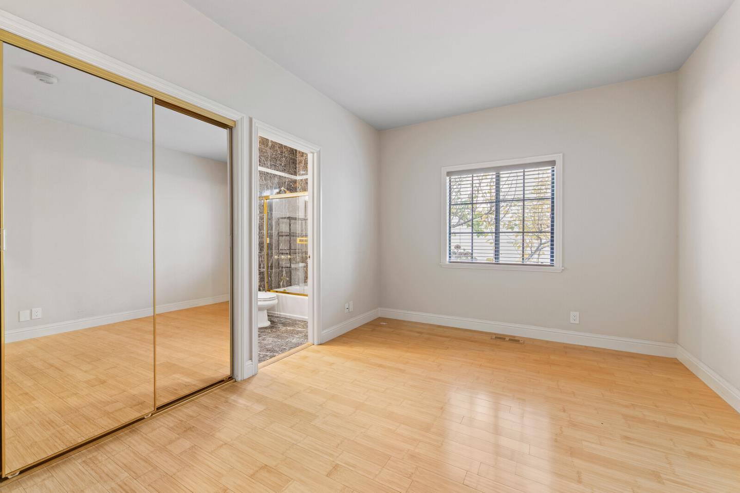 Detail Gallery Image 16 of 18 For 2412 Hillside Dr, Burlingame,  CA 94010 - 4 Beds | 3/1 Baths