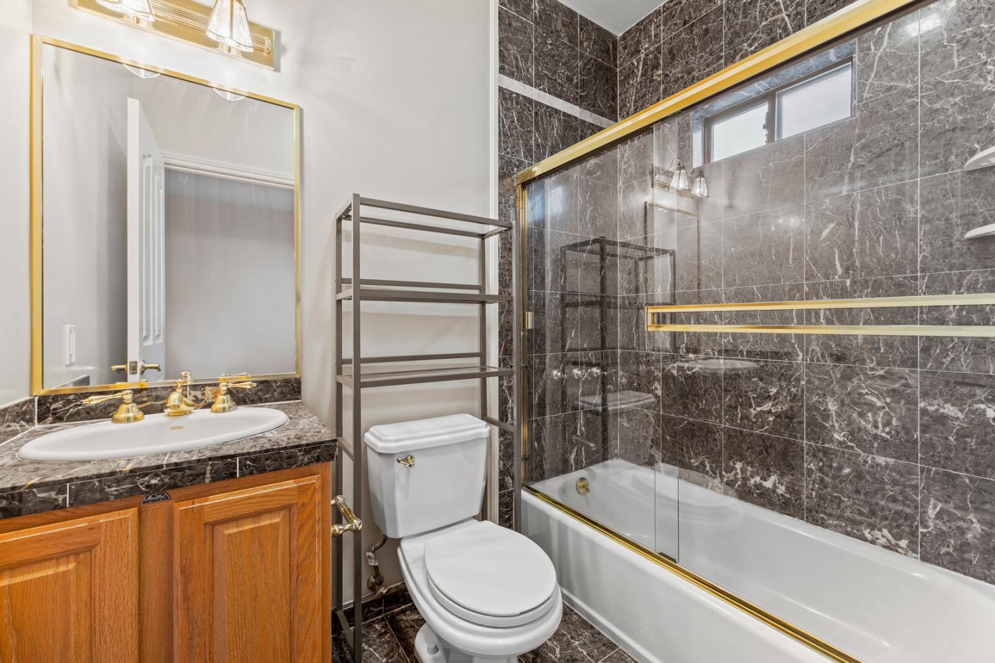 Detail Gallery Image 17 of 18 For 2412 Hillside Dr, Burlingame,  CA 94010 - 4 Beds | 3/1 Baths